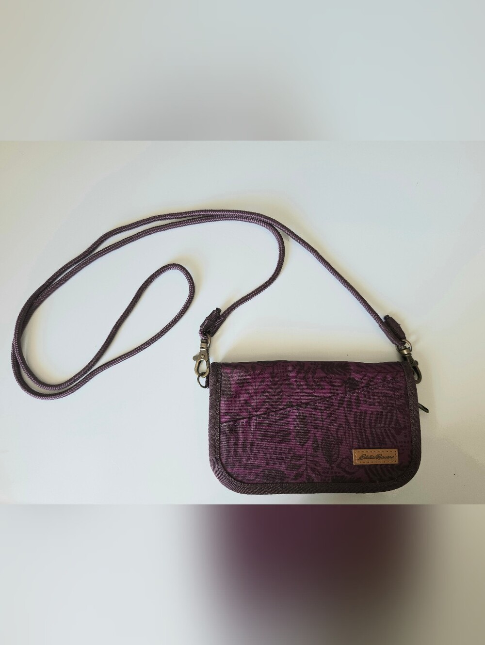Eddie Bauer Burgndy Botanical Print Canvas Travel Wallet Crosbody Bag Zip Around